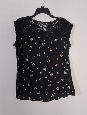 Black Lace Yoke Sleeveless Blouse/ Top With Small Floral Print